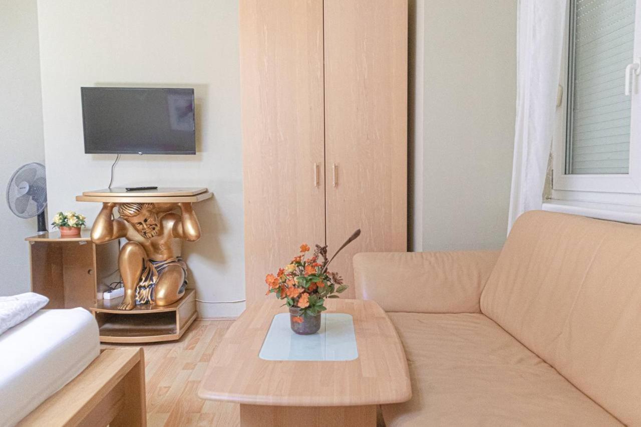 Comfortable Rooms In A Beautiful House Gd Wenen Buitenkant foto